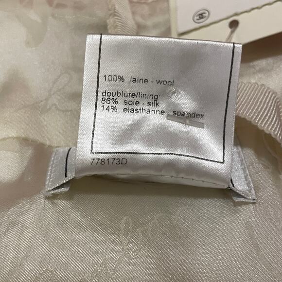 CHANEL 07A Skirt FR 40 | Cream Wool Tweed, Gold Chain Waist, Silk Lined, NWT - Picture 8 of 16